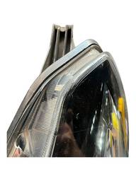 FAROL ESQUERDO VERSA 2015 A 2020