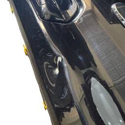 TAMPA TRASEIRA ORIGINAL RAM RAMPAGE 2023 A 2025 DETALHE