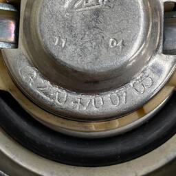 TAMPA TANQUE COMBUSTÍVEL MERCEDES CLASSE E W211 A2204700705 