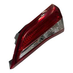 LANTERNA TRASEIRA DIREITA YARIS SEDAN 2019 A 2025 (MALA)