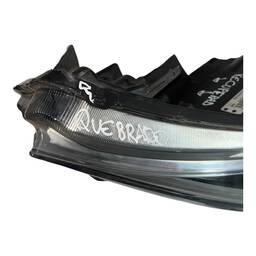 FAROL ESQUERDO KICKS 2017 A 2021 S/ LED C/DETALHE