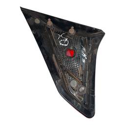 LANTERNA TRASEIRA ESQUERDA KICKS 2017 2018 A 2021 (MALA)