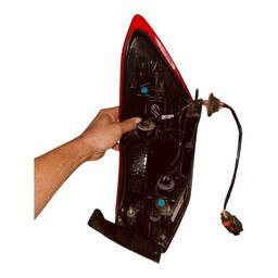 LANTERNA TRASEIRA DIREITA ONIX PLUS 2020 A2025 CANTO S/LED