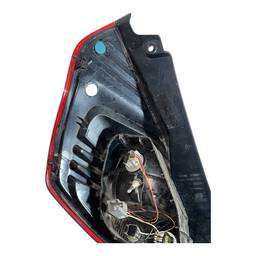 LANTERNA TRASEIRA DIREITA NEW FIESTA HATCH 2013 A 2019