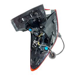 LANTERNA TRASEIRA DIREITA TRACKER 2020 A 2025 (CANTO) C/LED