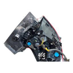 LANTERNA TRASEIRA DIREITA TRACKER 2020 A 2025 (CANTO) C/LED