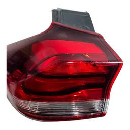 LANTERNA TRASEIRA ESQUERDA TRACKER 2020 A 2025 (CANTO) S/LED