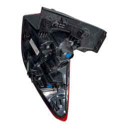 LANTERNA TRASEIRA ESQUERDA TRACKER 2020 A 2025 (CANTO) S/LED