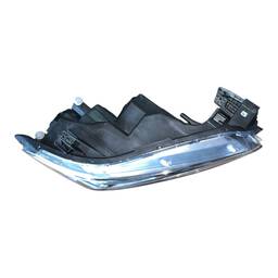 FAROL DIREITO TRACKER 2020/2025 S/ LED RECUPERADO 