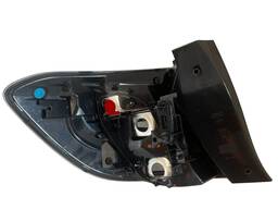 LANTERNA TRASEIRA DIREITA SANDERO 2020/ FUME CANTO (AVARIA)