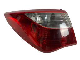 LANTERNA TRASEIRA ESQUERDA HB20 SEDAN 2013 A 2019 (DETALHE)