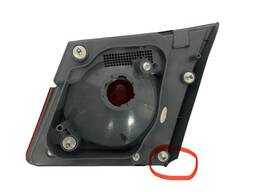 LANTERNA TRASEIRA ESQUERDA CRUZE 2012 A 2016 SEDAN (DETALHE)