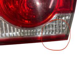 LANTERNA TRASEIRA DIREITA CRUZE 12/2016 SEDAN (MALA) DETALHE