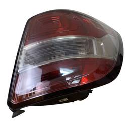 LANTERNA TRASEIRA DIREITA SPIN 2012 A 2018 BORDA VERMELHA