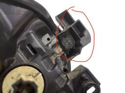 FAROL ESQUERDO MARCH 2012 A 2014 C/DETALHE