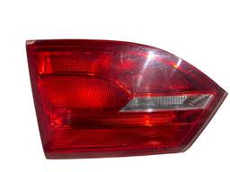 Lanterna Traseira Esquerda Jetta 2011 a 2014 (mala) S/ Led