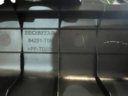 SOLEIRA DE PORTA DIANTEIRO ESQUERDO HONDA CITY 2015 A 2020.