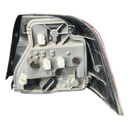 LANTERNA TRASEIRA ESQUERDA VOYAGE G5 FUME/ DETALHE