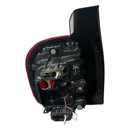 LANTERNA TRASEIRA DIREITA DUSTER 2021/ DETALHE