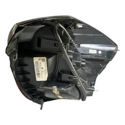 LANTERNA TRASEIRA DIREITA  MOBI / PEQUENO DETALHE NA LENTE