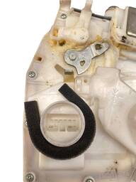 FECHADURA PORTA TRASEIRA ESQUERDA SUZUKI SWIFT 2015