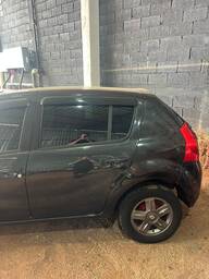 Recorte Traseira Lateral LE Renault Sandero 2010 - 2011
