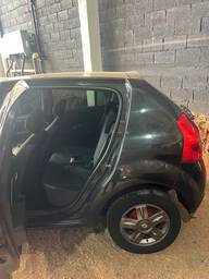 Recorte Traseira Lateral LE Renault Sandero 2010 - 2011