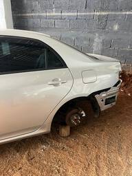 Recorte Lateral Traseiro Esquerdo Toyota Corolla 2013 - 2014
