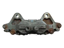 PINCA FREIO DIANTEIRA ESQUERDA HILUX SRV SW4 2005 A 2015 