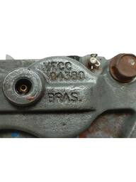 PINCA FREIO DIANTEIRA ESQUERDA HILUX SRV SW4 2005 A 2015 