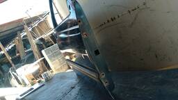 PORTA DIANTEIRA DIREITA UNO FIORINO 1988 1989 A 2004