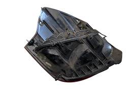 LANTERNA TRASEIRA ESQUERDA MOBI 2017/