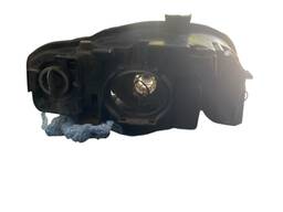 FAROL DIREITO AUDI A4 2002 A 2004 (DETALHE)