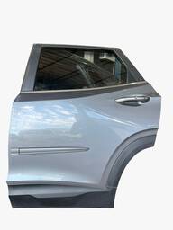 Porta traseira esquerda chevrolet tracker 2020/2024