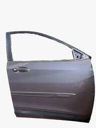 Porta dianteira direita chevrolet tracker premier 2020/2024