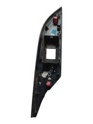 MOLDURA BOTAO VIDRO TRASEIRO ESQUERDO HILUX 2016 A 2022 