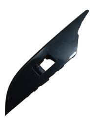 MOLDURA BOTAO VIDRO TRASEIRO ESQUERDO HILUX 2016 A 2022 