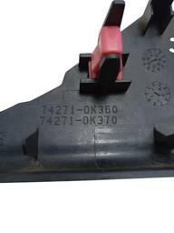 MOLDURA ACABAMENTO BOTAO VIDRO TRASEIRO DIREITO HILUX 16/