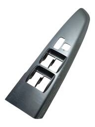 MOLDURA ACABAMENTO BOTAO VIDRO DIANT. ESQUERDO HILUX 2005/15