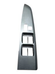 MOLDURA ACABAMENTO BOTAO VIDRO DIANT. ESQUERDO HILUX 2005/15