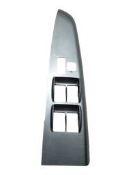 MOLDURA ACABAMENTO BOTAO VIDRO DIANT. ESQUERDO HILUX 2005/15