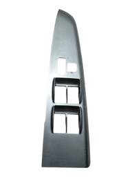 MOLDURA ACABAMENTO BOTAO VIDRO DIANT. ESQUERDO HILUX 2005/15