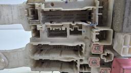 CAIXA FUSÍVEL INTERNA TOYOTA RAV4 2.4 2006 A 2012