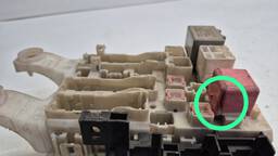 CAIXA FUSÍVEL INTERNA TOYOTA RAV4 2.4 2006 A 2012