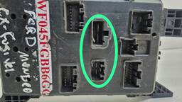 CAIXA FUSÍVEL FORD MONDEO 2004