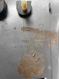 PAR ACABAMENTO COLUNA TRASEIRA ESCORT L.D