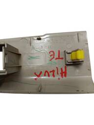 MOLDURA ACAB. BOTAO VIDRO TRAS. ESQUERDO HILUX 2005 A 2015