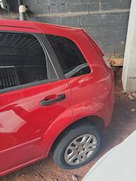 Recorte Lateral Traseiro Esquerdo Ford Fiesta 2004 C/Detalhe