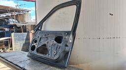 PORTA DIANTEIRA DIREITA VECTRA 1997 1998 A 2005