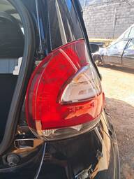 Lanterna Traseira Direita Fiat Mobi 2017 a 2025